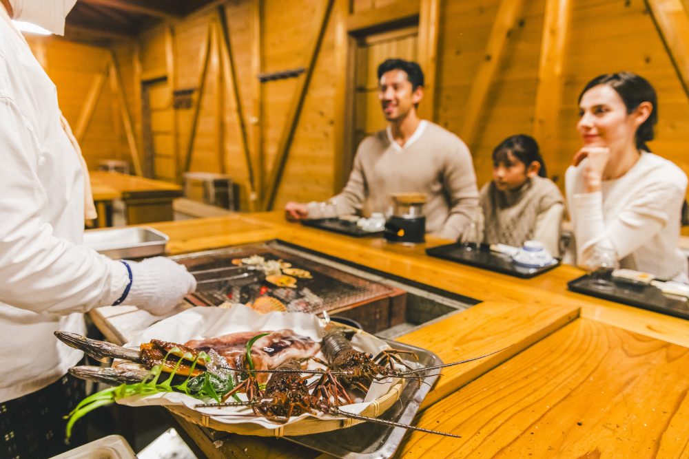 結比特~名產海女林喜美代在地爐裡招待的鮑魚午餐~|Grand Mercure Ise-shima Resort & Spa