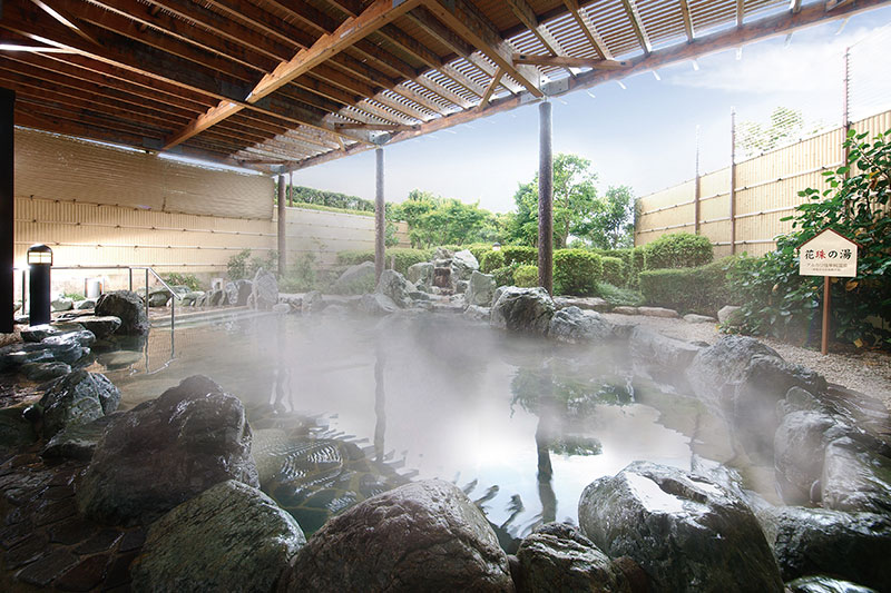 Open-air rock bath "Shin-Misato Onsen”