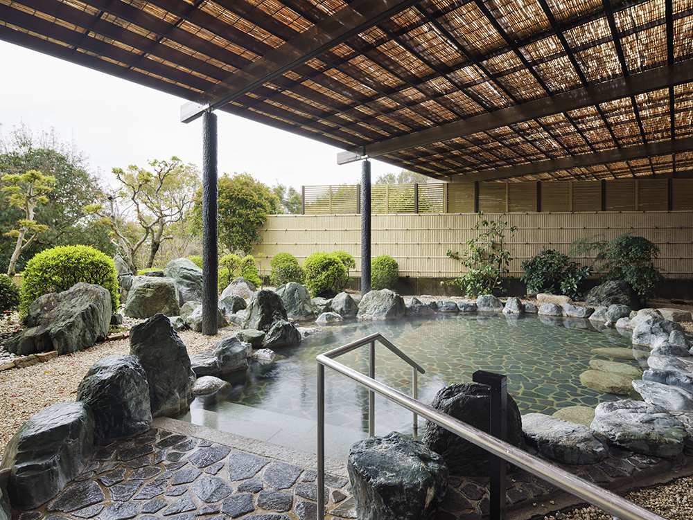 Open-air rock bath "Shin-Misato Onsen”