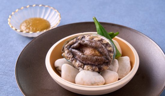 2月～8月限定/蝦夷鮑的陶板燒包羅萬象<帶晚餐套餐>